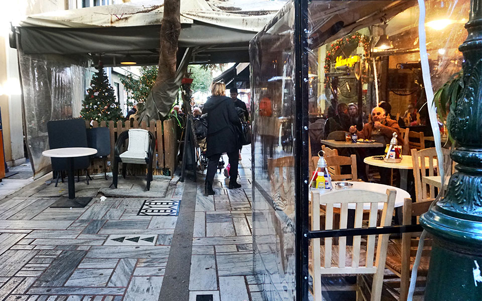 Επιχείρηση «απελευθέρωσης» της Τσακάλωφ από τα τραπεζοκαθίσματα, μετά το ρεπορτάζ της «Κ»-1