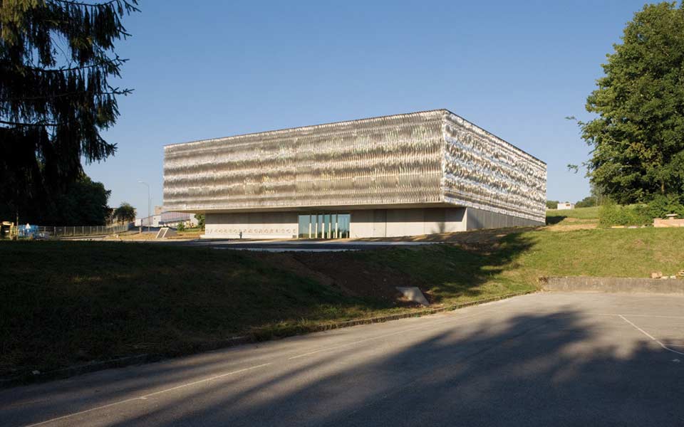 Αρχιτεκτονικά έργα τέχνης με… στολές-1