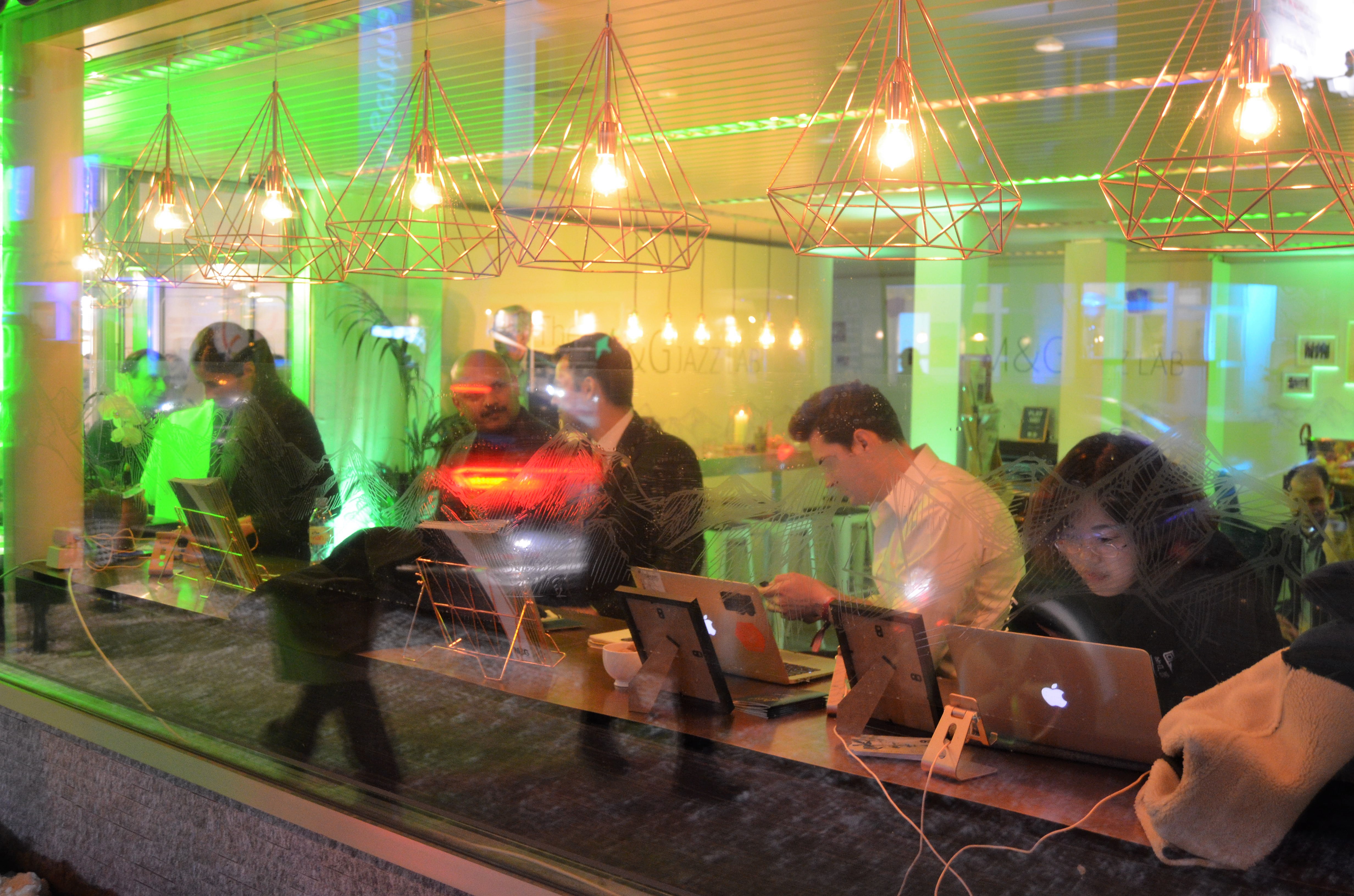 Η… άλλη όψη του χιονισμένου Νταβός κατά το τριήμερο επίσκεψης των ισχυρών του κόσμου-13