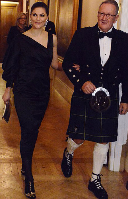 Η εγκυμονούσα Kate Middleton κλέβει την παράσταση στη Σουηδία με το πιο τέλειο φόρεμα-8