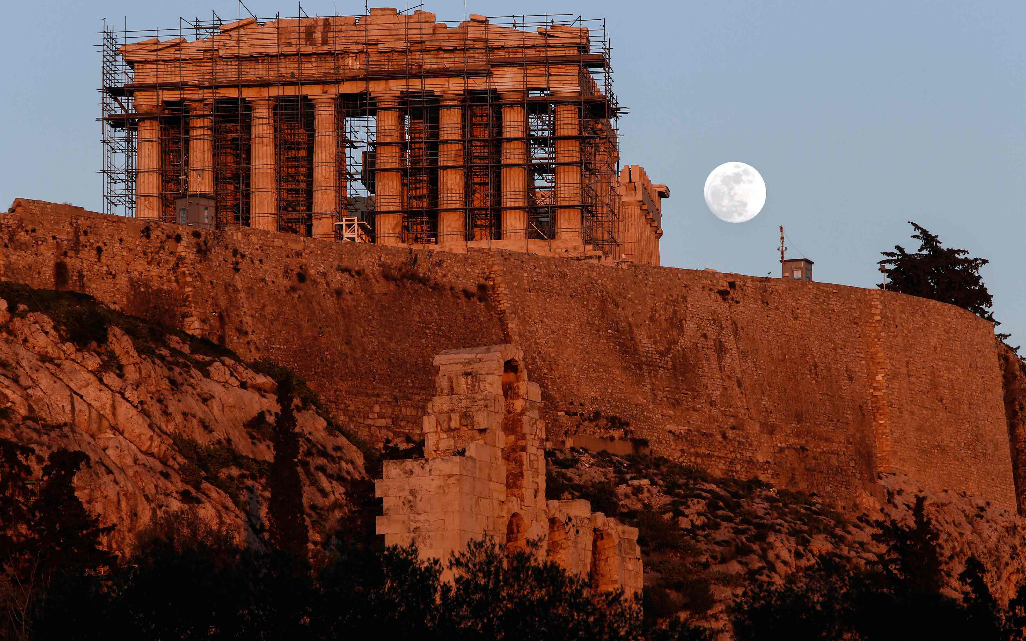 Φωτογραφίες από το τριπλό «σόου» του φεγγαριού-8