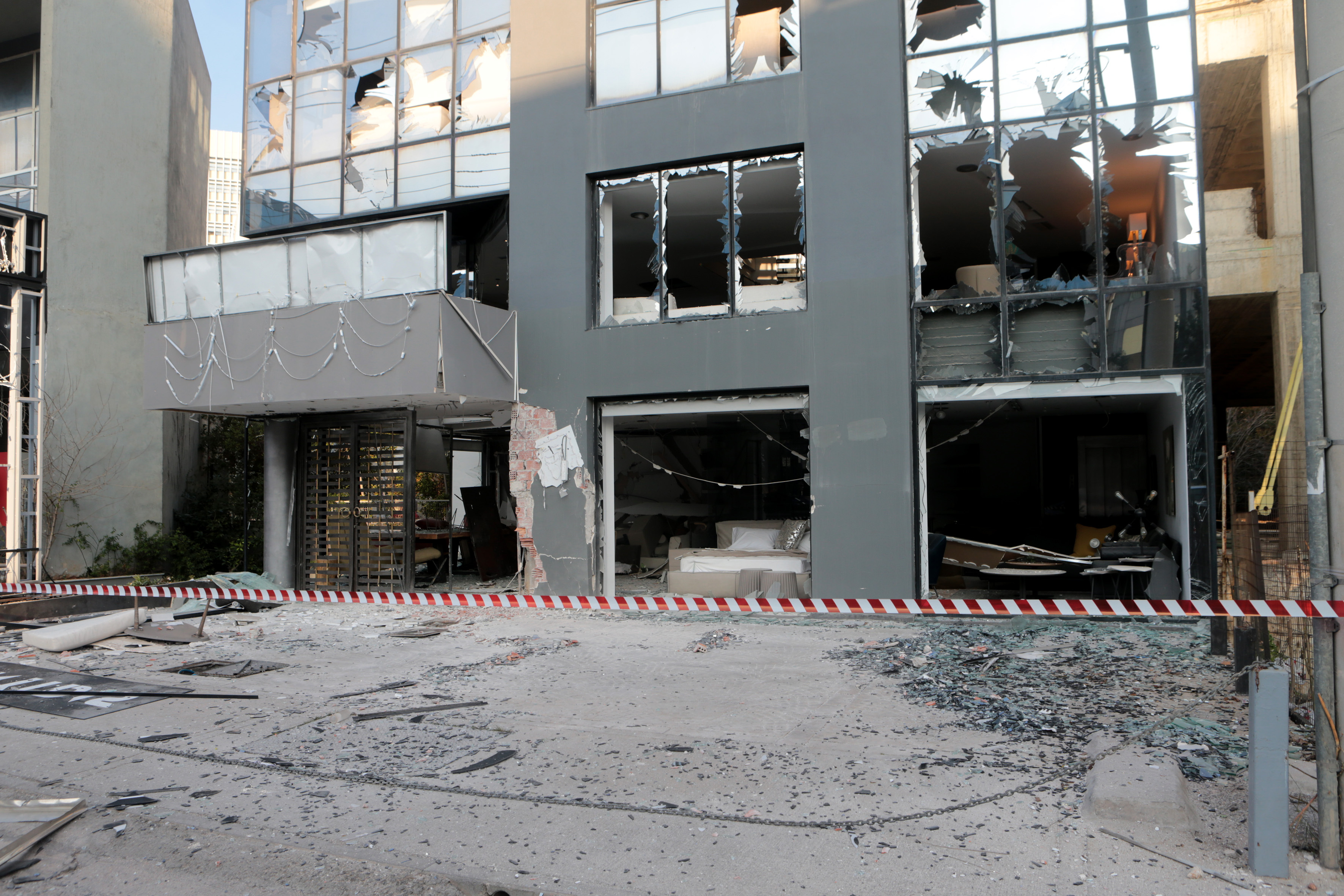 Βίντεο και φωτογραφίες από την ισχυρή έκρηξη σε κατάστημα επίπλων στο Μαρούσι-2