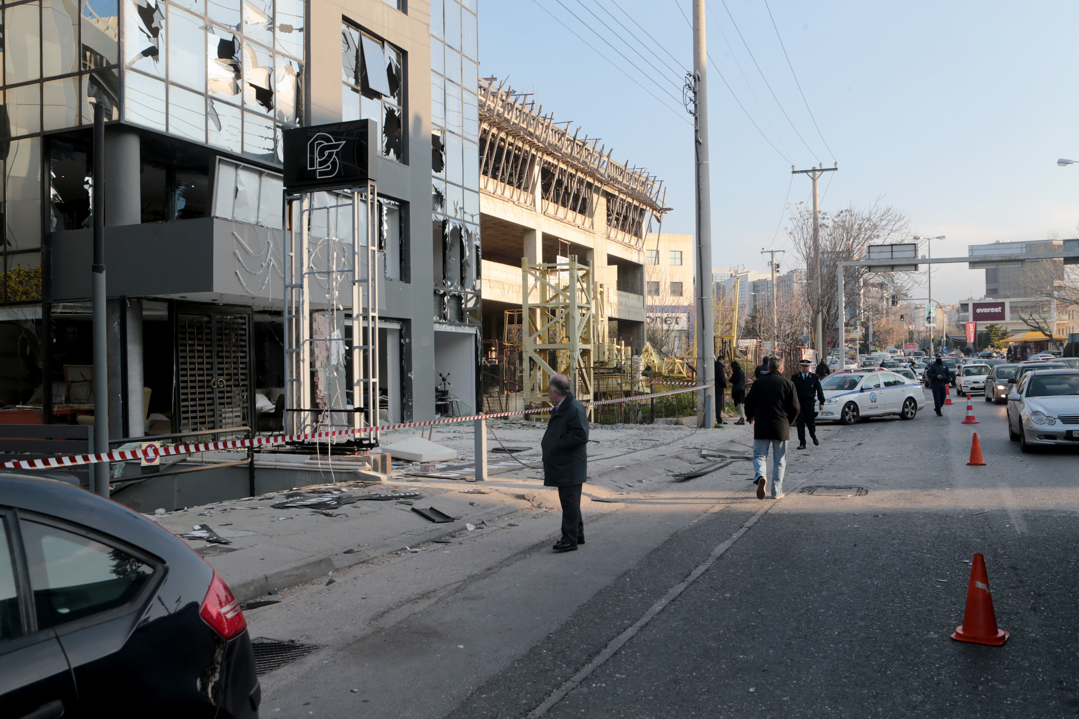 Βίντεο και φωτογραφίες από την ισχυρή έκρηξη σε κατάστημα επίπλων στο Μαρούσι-1