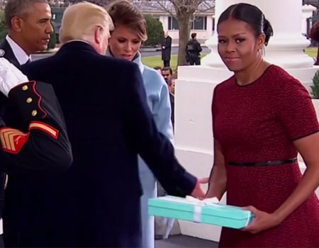Το μυστήριο λύθηκε! Η Michelle αποκάλυψε τι περιείχε το κουτί από τα Tiffany’s που της έδωσε η Melania-1