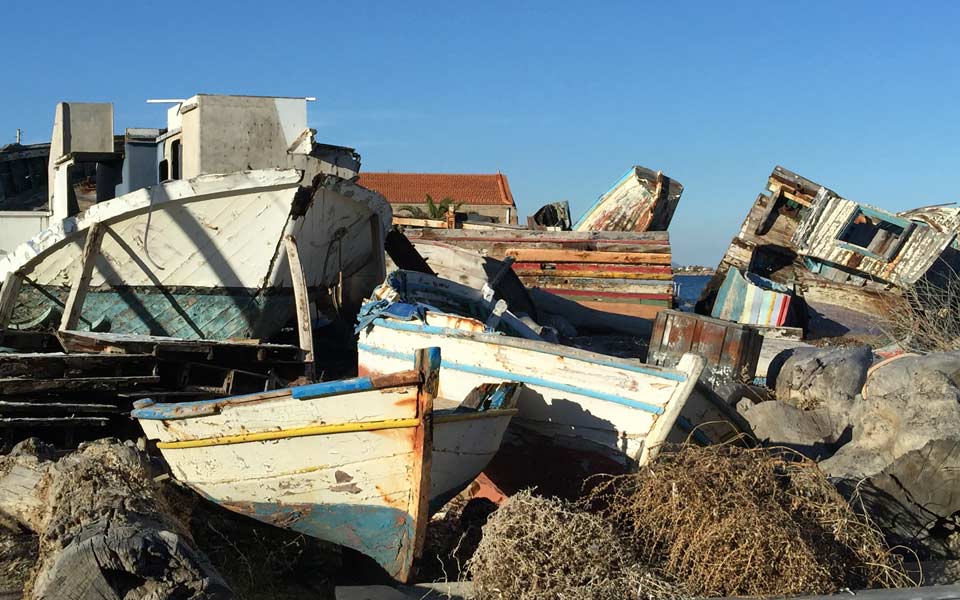 Παραδοσιακά καΐκια περιμένουν την καταστροφή τους στη στεριά. Ας τα σώσουμε!-1