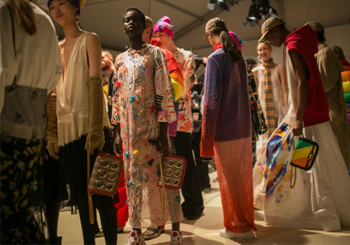 Η τελευταία υπόκλιση του Christopher Bailey για τον οίκο Burberry ήταν αφιερωμένη στην ΛΟΑΤ κοινότητα-5