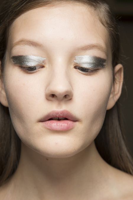 Τα beauty trends από το London Fashion Week που μπορούμε να υιοθετήσουμε τώρα-3