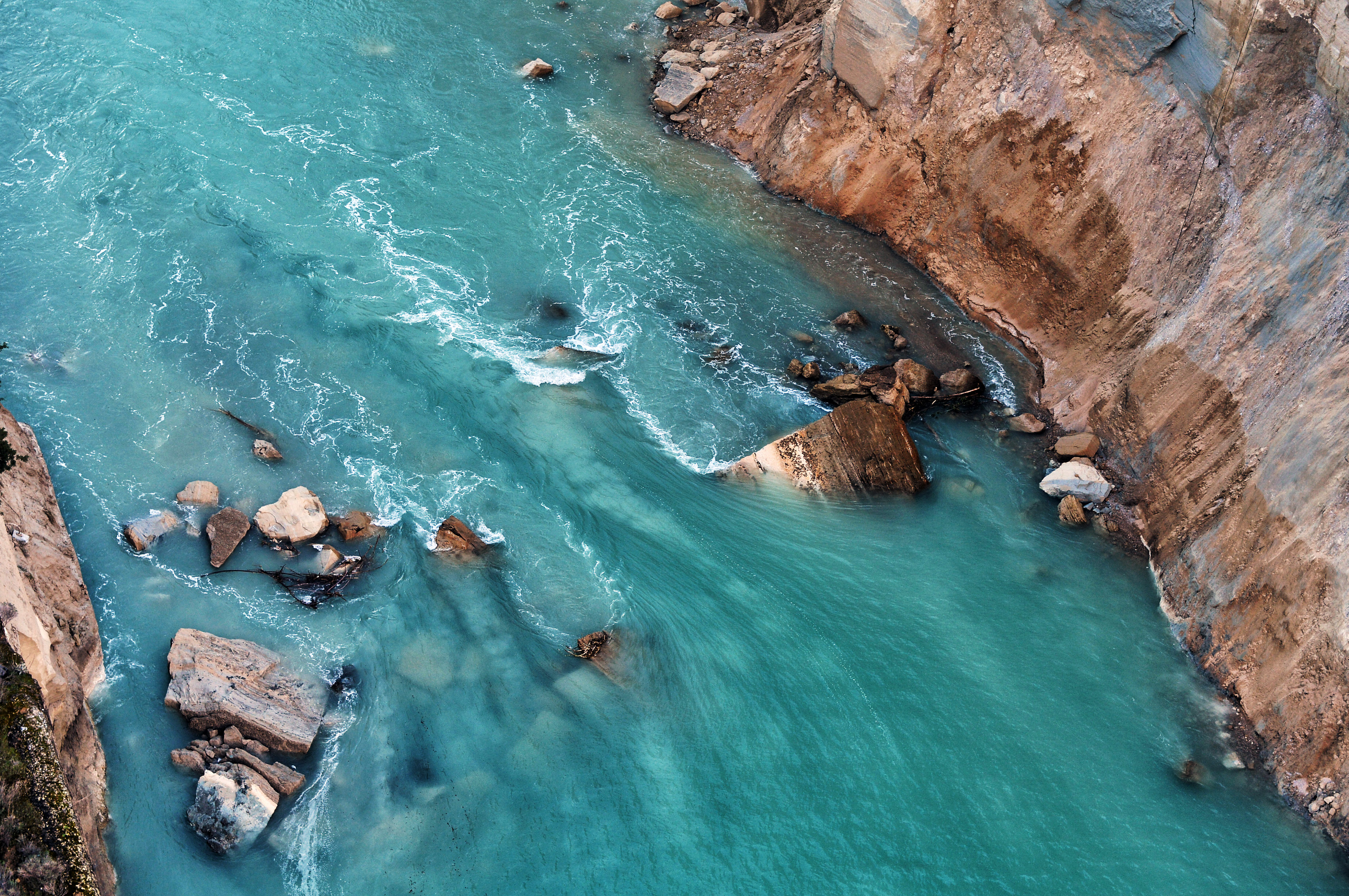 Αυτοψία στη διώρυγα της Κορίνθου που έκλεισε για τα πλοία λόγω κατολίσθησης βράχων (Βίντεο)-3