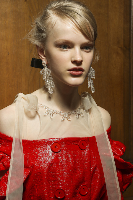 Τα beauty trends από το London Fashion Week που μπορούμε να υιοθετήσουμε τώρα-1