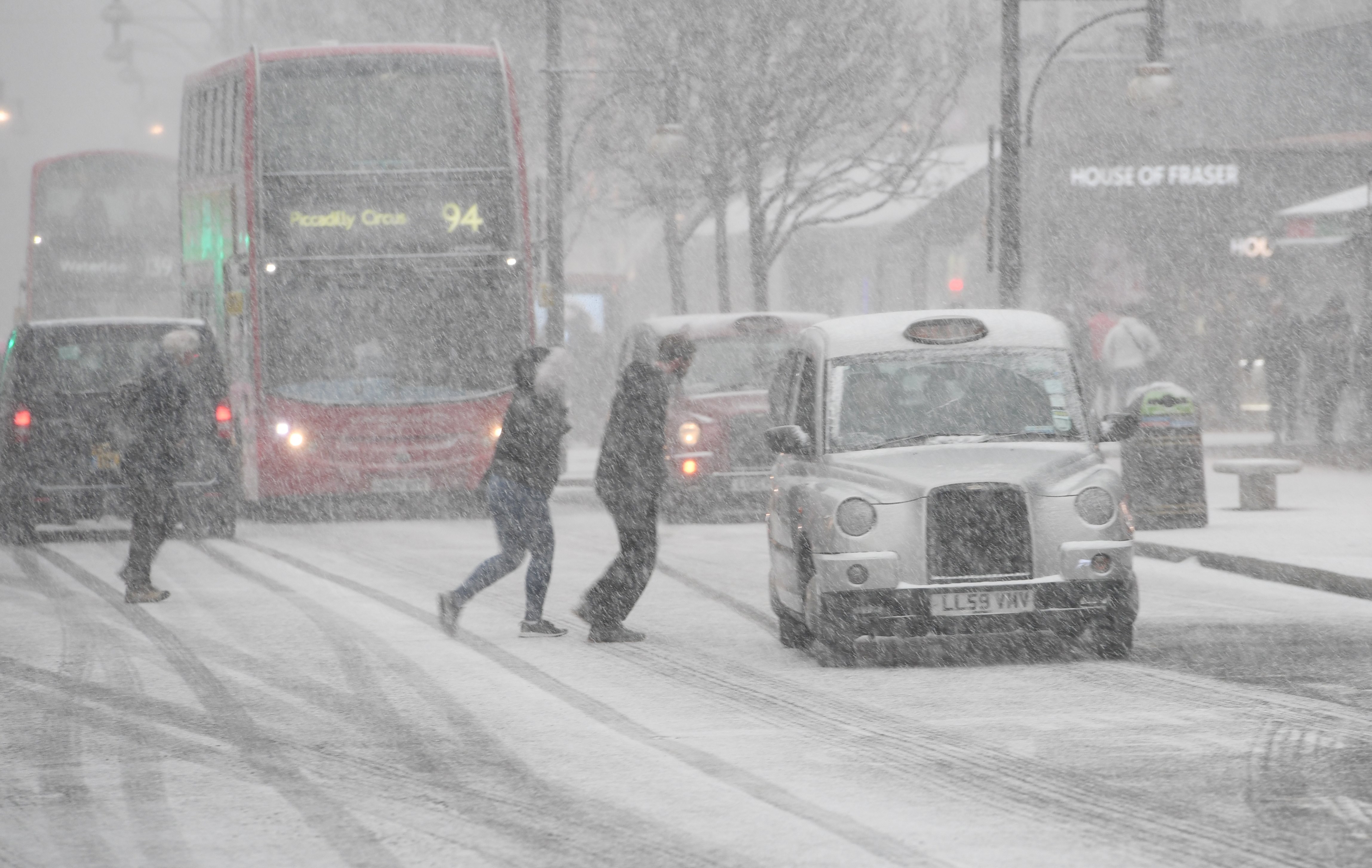 Η Ευρώπη «στον πάγο» – Δεκάδες νεκροί και τεράστια προβλήματα από το δριμύ ψύχος-1
