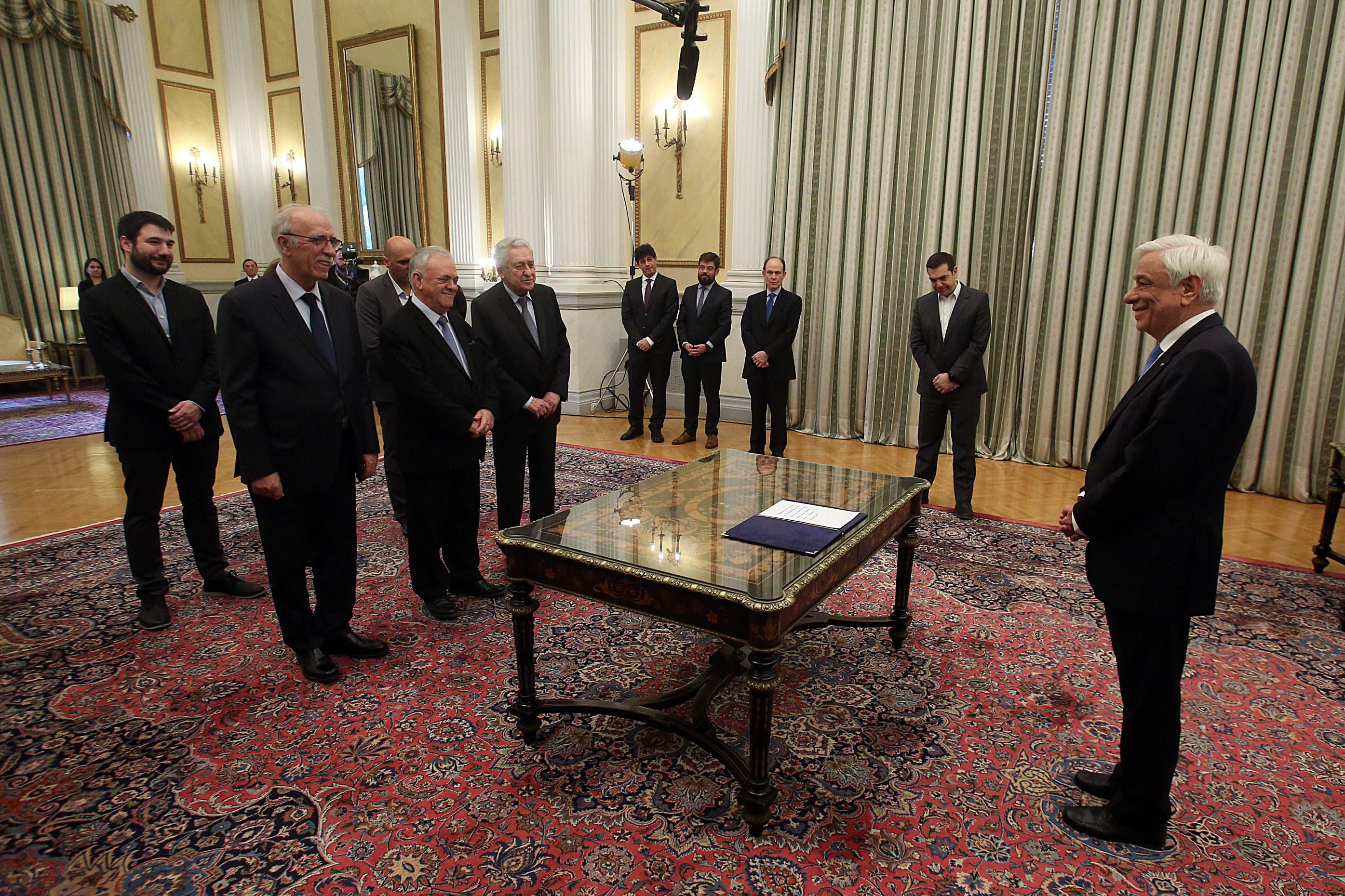 Ορκίστηκαν τα νέα μέλη της κυβέρνησης – Φωτογραφίες και βίντεο-1