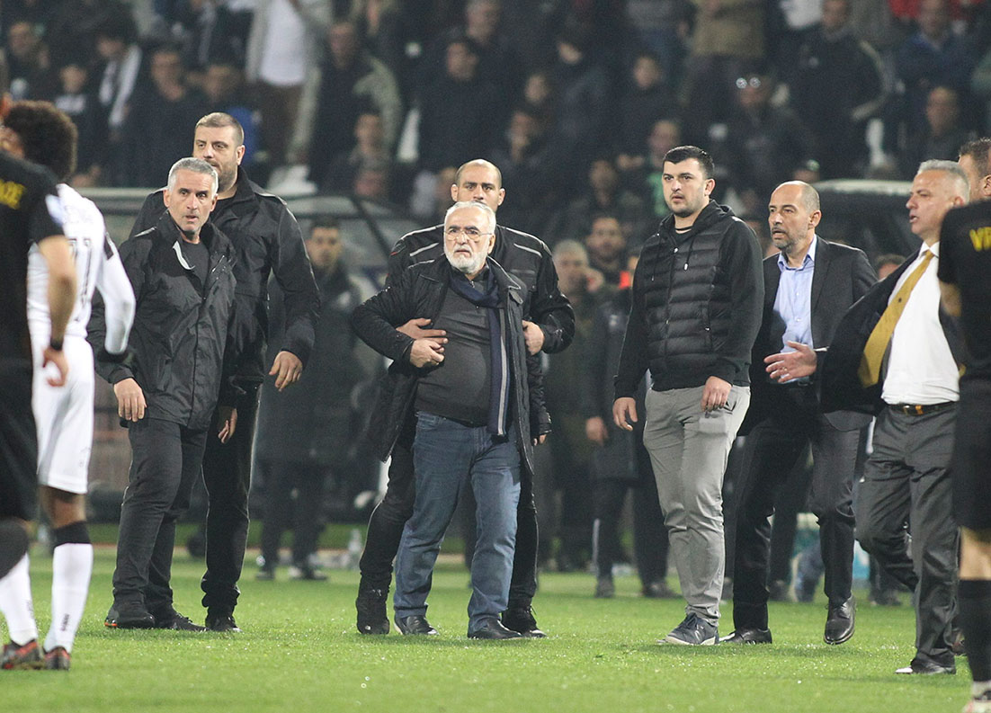 Οριστική διακοπή του αγώνα στην Τούμπα μετά την εισβολή Σαββίδη-2