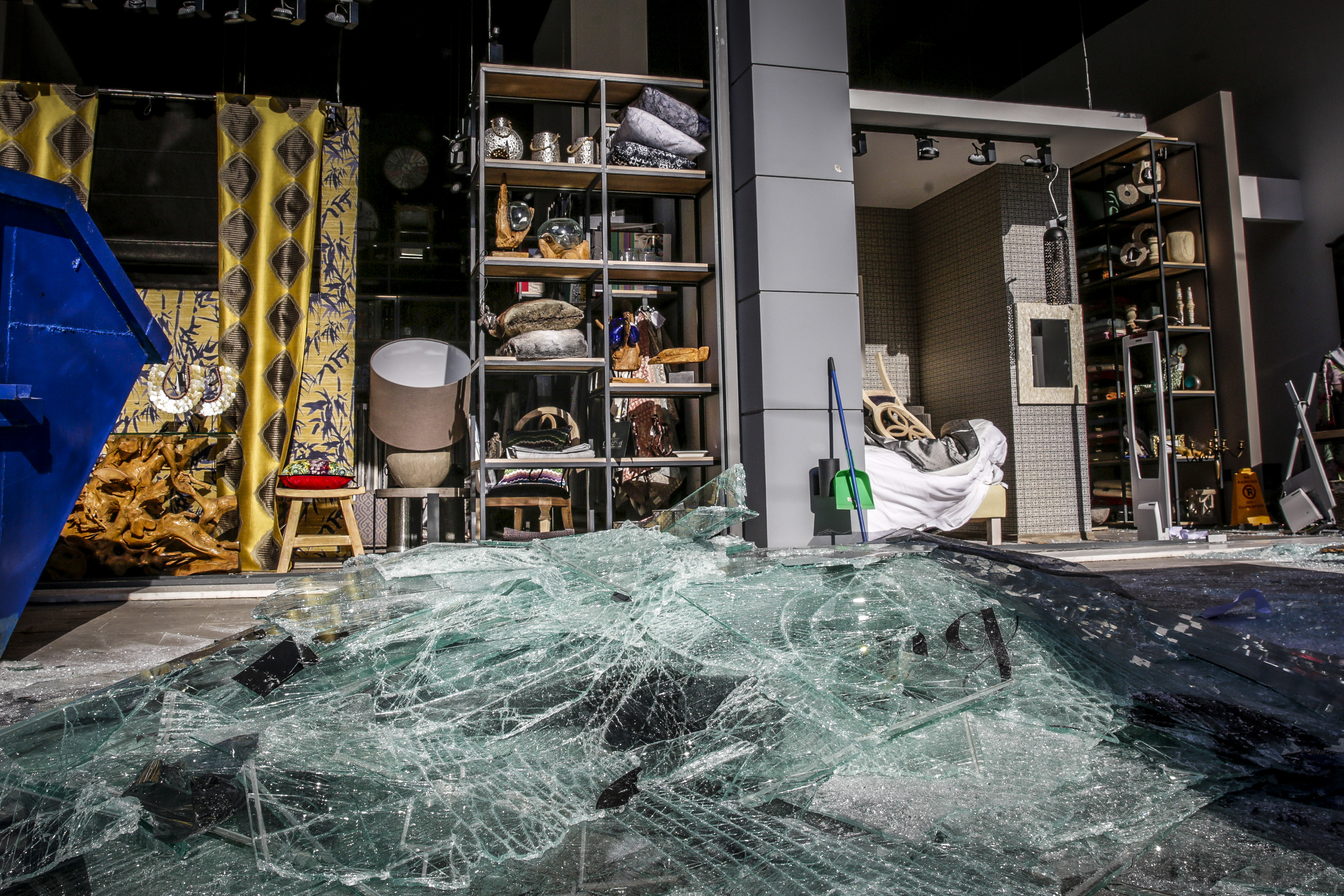 Οι πρώτες εικόνες από την έκρηξη σε κατάστημα με είδη σπιτιού στο Χαλάνδρι-3