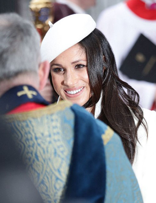 Επιτέλους, η Meghan Markle φόρεσε το αξεσουάρ που έκανε την Βασίλισσα περήφανη…-4