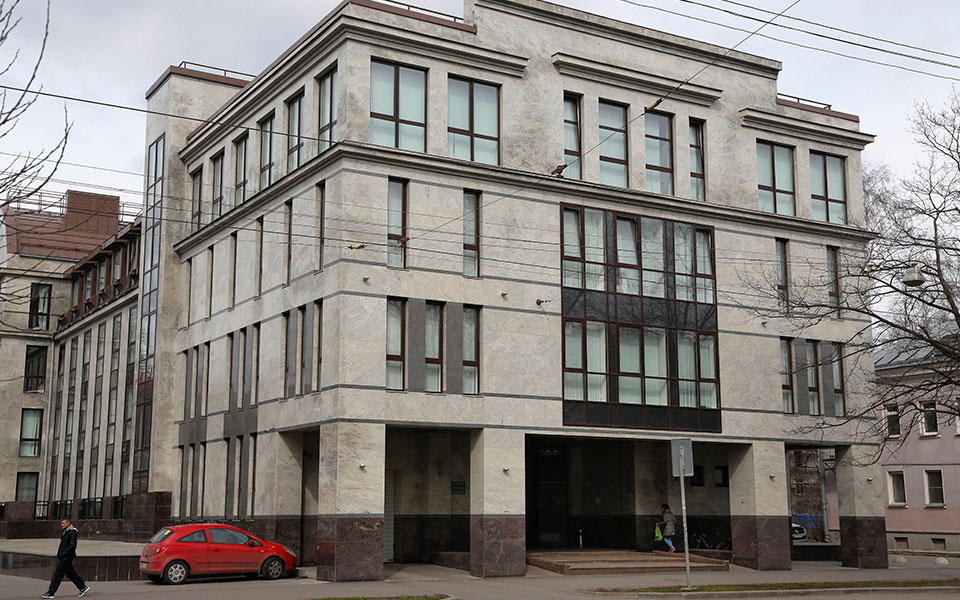 Μέσα στο «Εργοστάσιο των Τρολ»-3