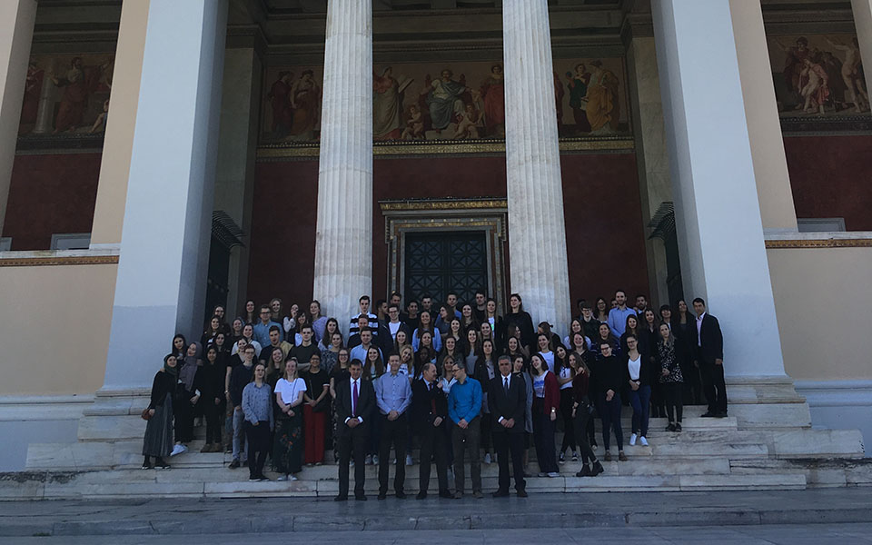 Βέλγοι φοιτητές ξεναγούνται στο Τμήμα Φαρμακευτικής του Πανεπιστημίου Αθηνών-2