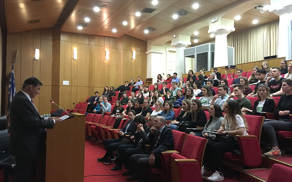 Βέλγοι φοιτητές ξεναγούνται στο Τμήμα Φαρμακευτικής του Πανεπιστημίου Αθηνών-3