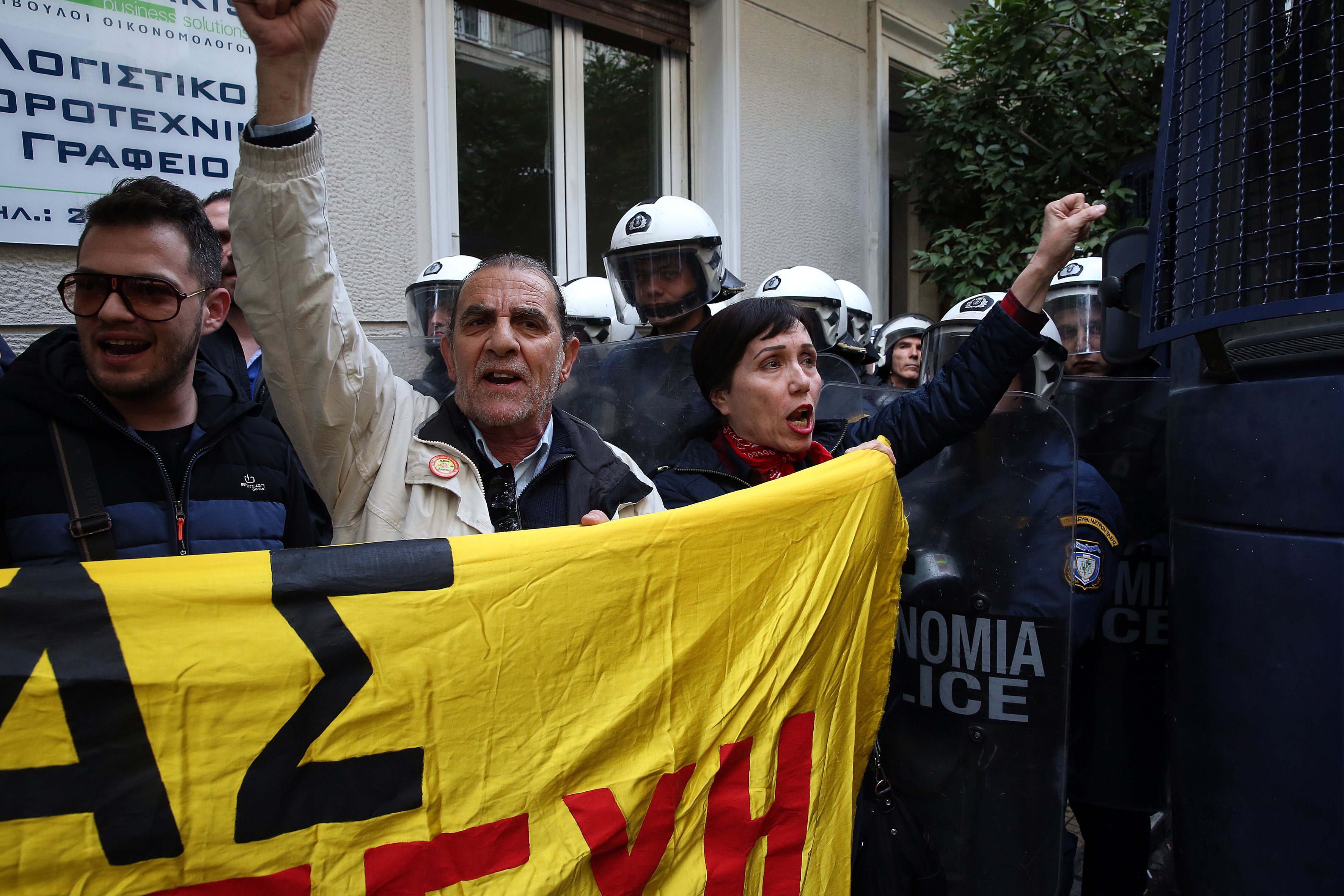 Ενταση και χημικά σε διαμαρτυρία κατά των πλειστηριασμών στο Κολωνάκι-1