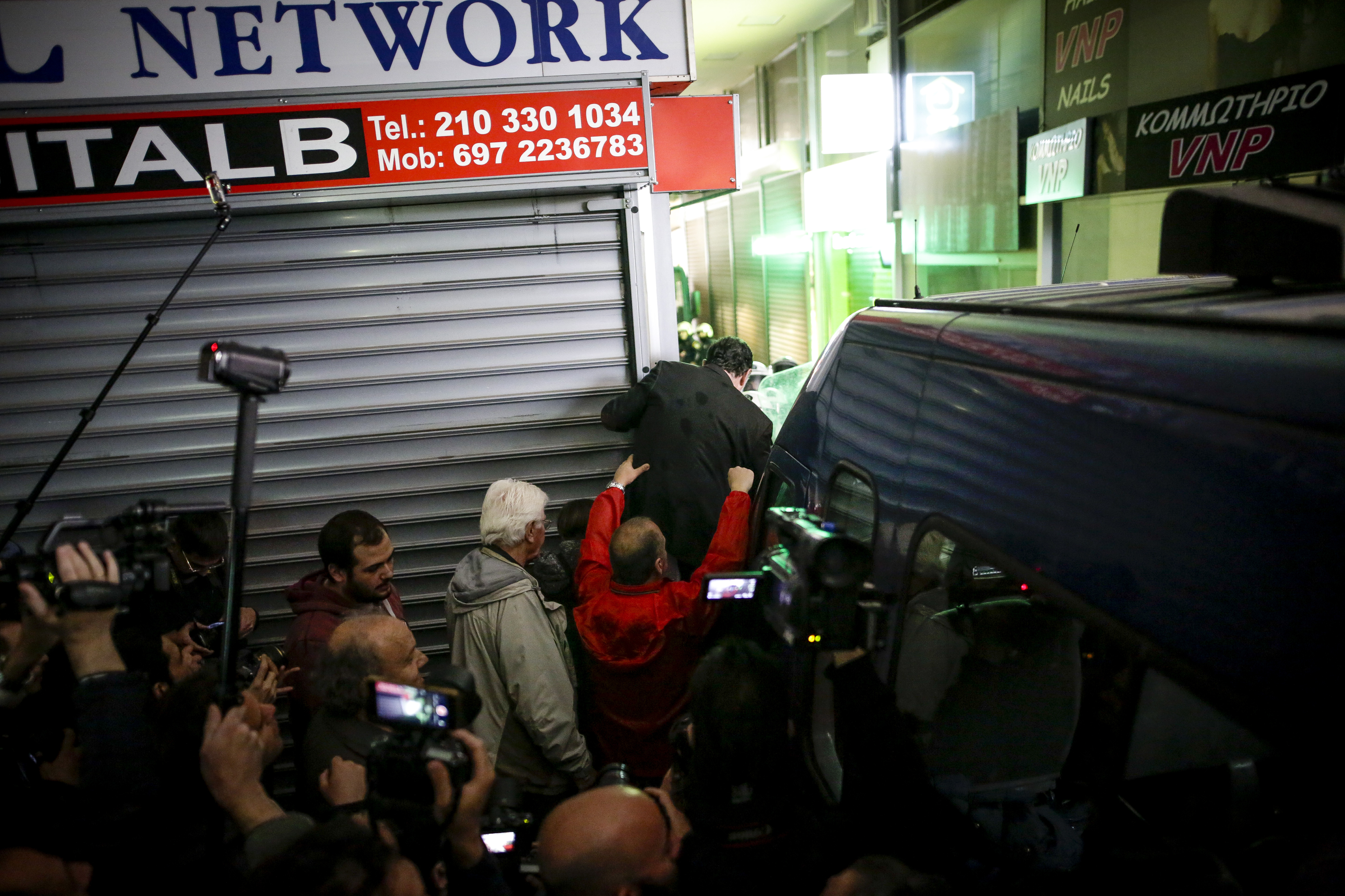 Ενταση με Λαφαζάνη σε συγκέντρωση διαμαρτυρίας κατά των πλειστηριασμών-4