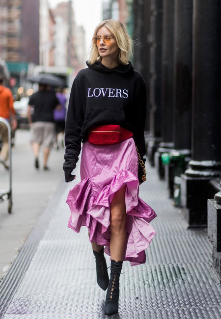 5 τρόποι να φορέσεις το τσαντάκι μέσης αυτή την Άνοιξη-4