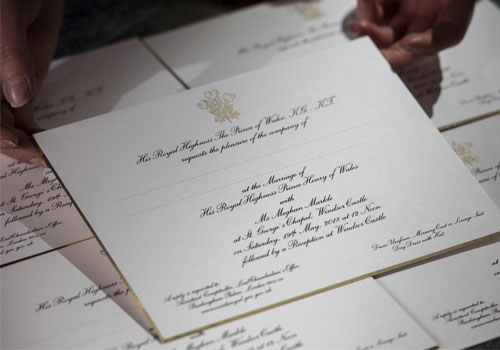 Αυτό που δεν πρόσεξε κανείς στο προσκλητήριο του Πρίγκιπα Harry και της Meghan Markle-1