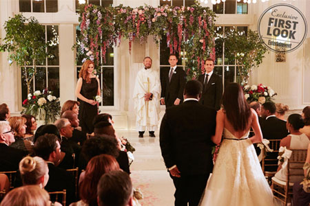 H πρώτη εμφάνιση της Meghan Markle με νυφικό μας κόβει την ανάσα…-1