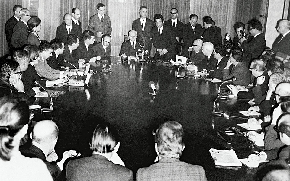 Ευρωπαϊκό ράπισμα στη χούντα-1