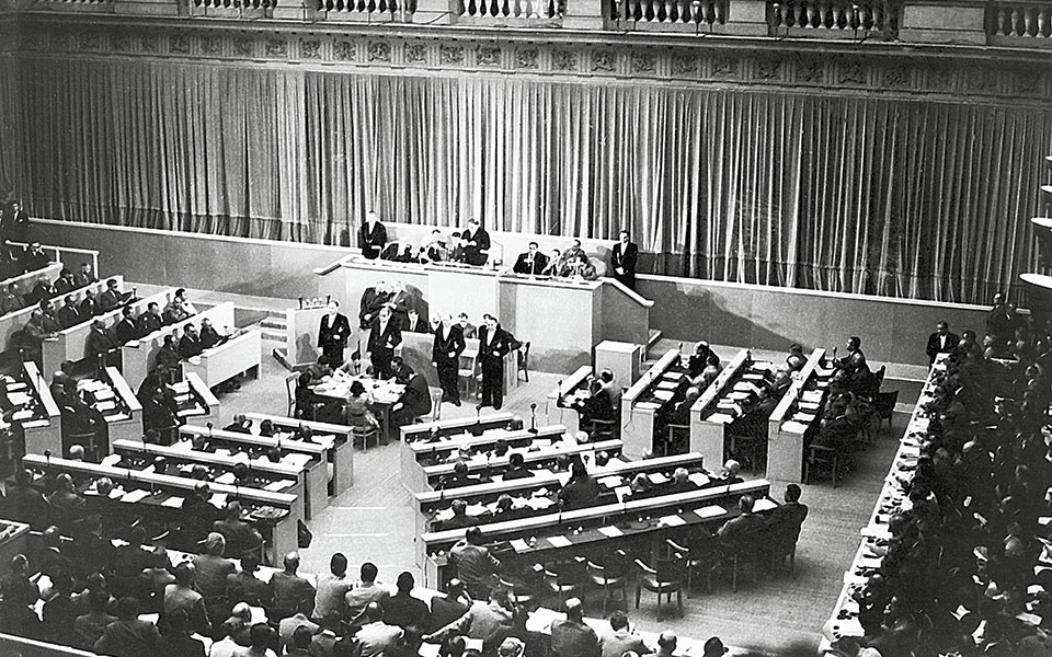 Ευρωπαϊκό ράπισμα στη χούντα-3