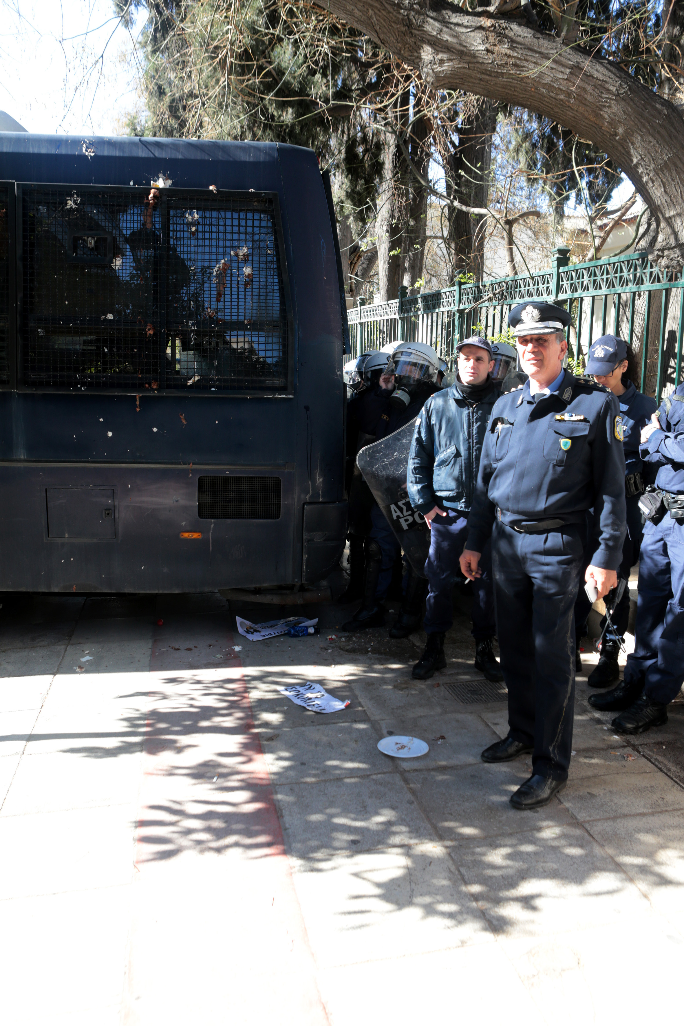 Ενταση στη συγκέντρωση της ΠΟΕΔΗΝ έξω από το Μέγαρο Μαξίμου (Βίντεο)-3