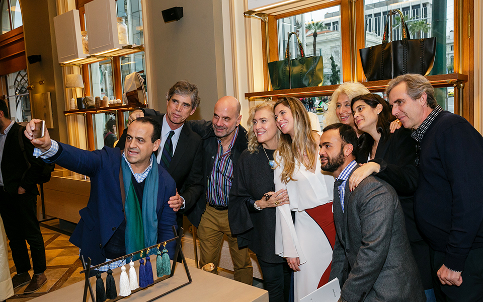 Πασχαλιάτικη ατμόσφαιρα με Zeus+Δione στο GB Corner-1