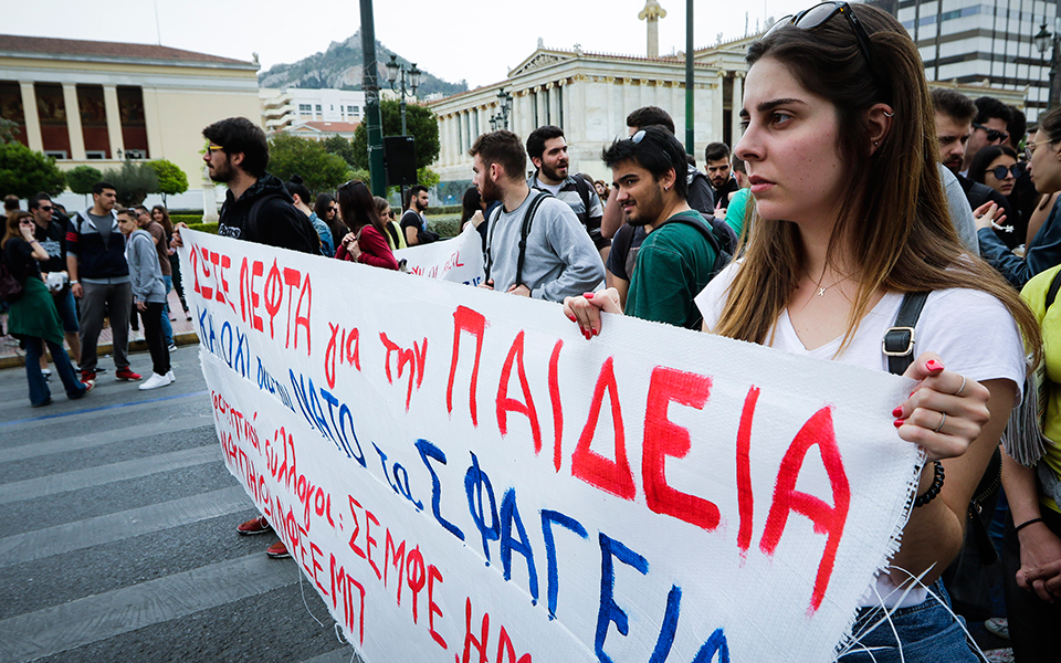 Δύο συλλήψεις για τα επεισόδια στο άγαλμα Τρούμαν (Φωτό-βίντεο)-5