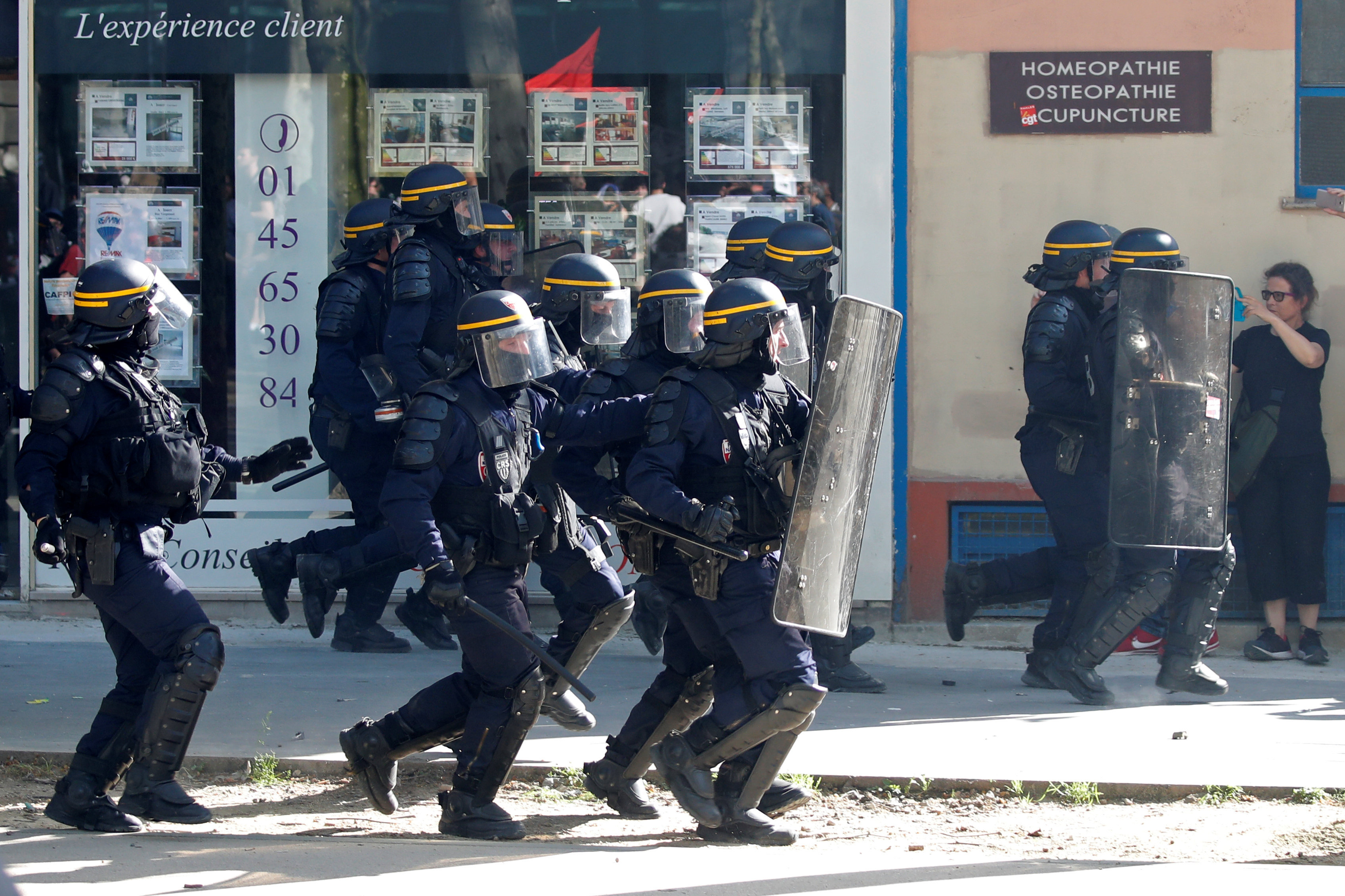 Παρίσι: Βίαιες συγκρούσεις στη διαδήλωση των συνδικάτων (φωτογραφίες)-2