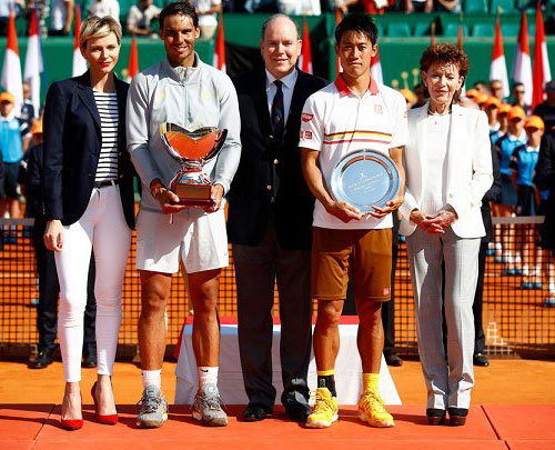 Το ναυτικό στυλ της πριγκίπισσας Charlene εμπνέει τη σημερινή μας εμφάνιση-2