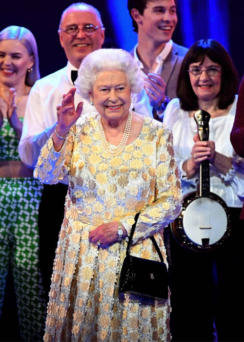 It’s Viral: ”Τι έκανε η Βασίλισσα για να το αξίζει όλο αυτό;”-1