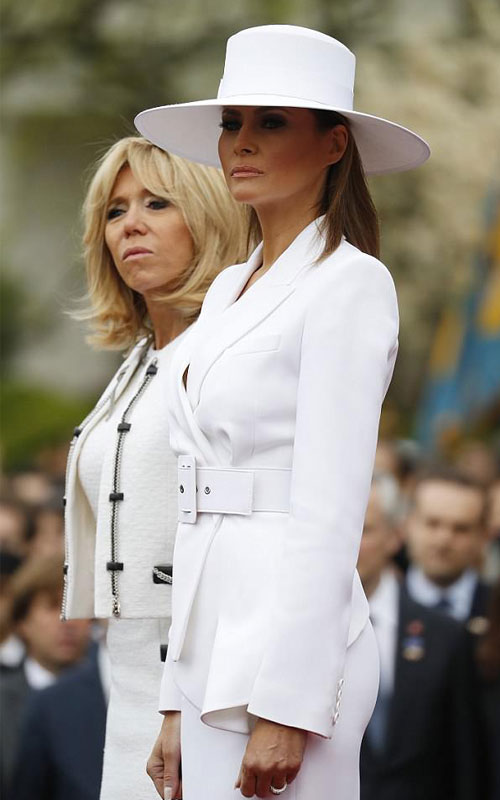 To λευκό καπέλο της Melania Trump ενέπνευσε τα καλύτερα memes-1
