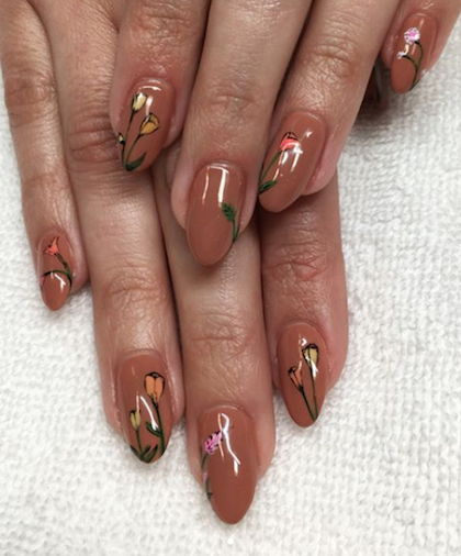 Φτιάξτε τη διάθεση σας με ολάνθιστα μανικιούρ για την Άνοιξη-3