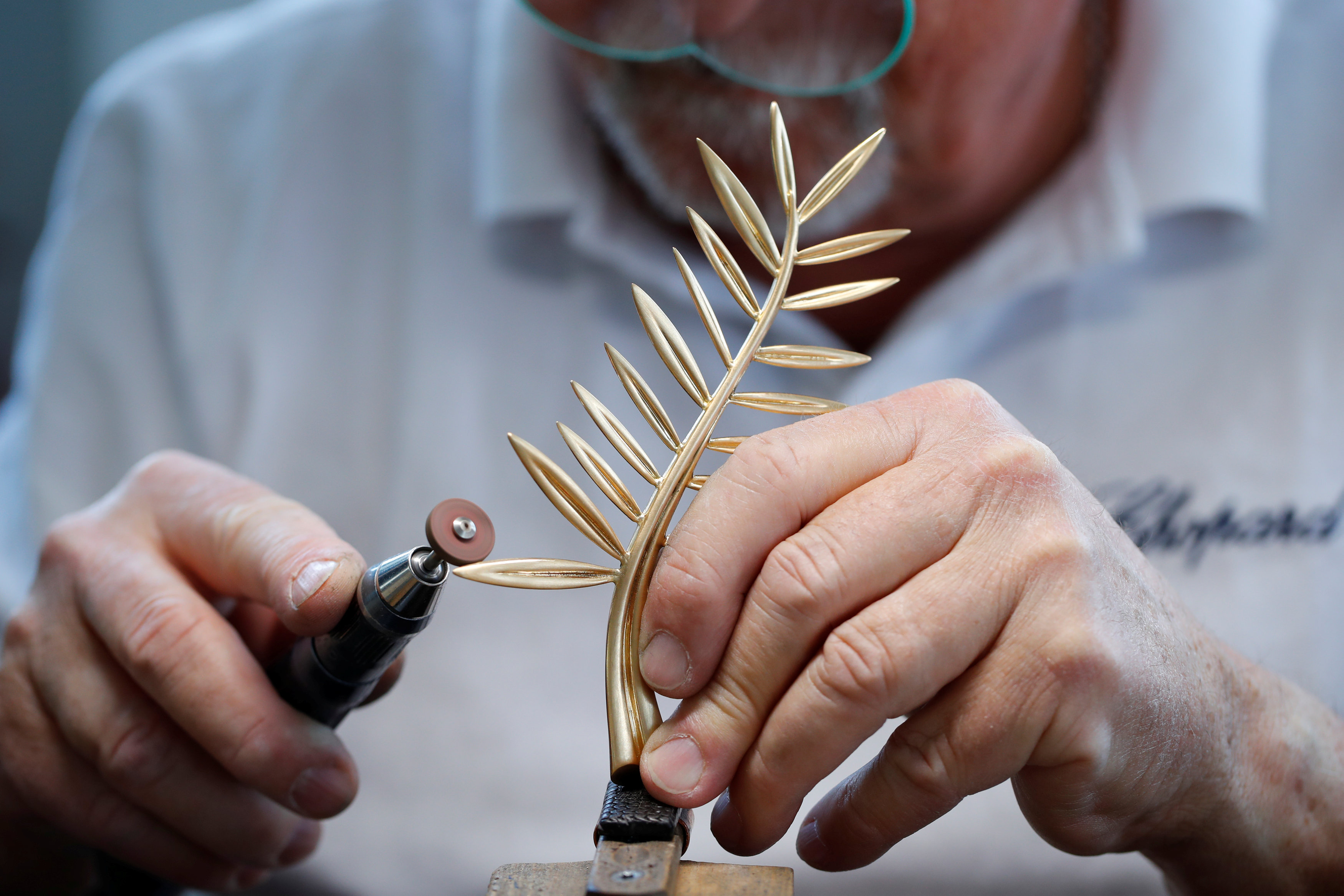 Εντυπωσιακές εικόνες: Πώς κρύσταλλο και χρυσός μετατρέπονται σε… Χρυσούς Φοίνικες-4