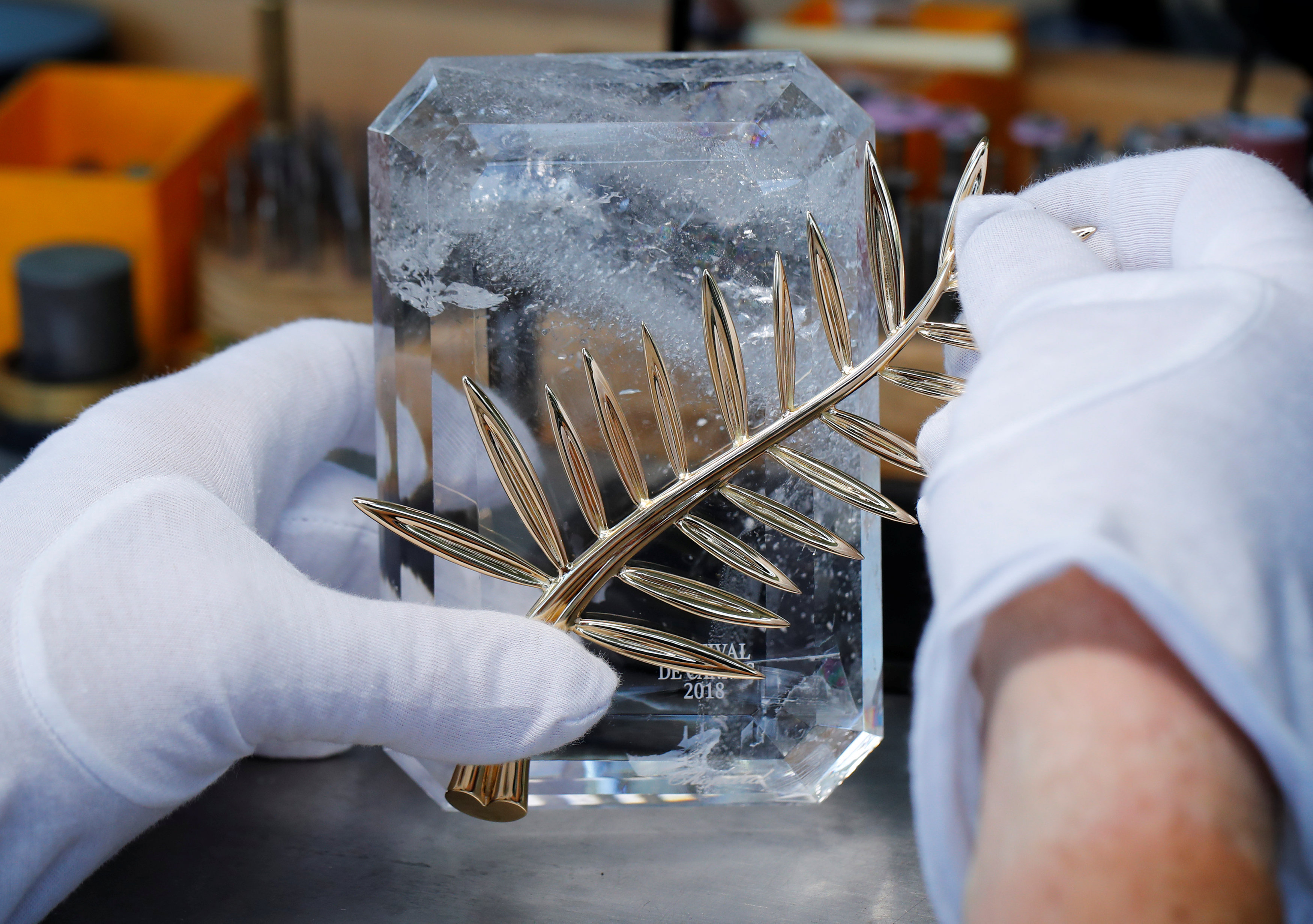 Εντυπωσιακές εικόνες: Πώς κρύσταλλο και χρυσός μετατρέπονται σε… Χρυσούς Φοίνικες-7