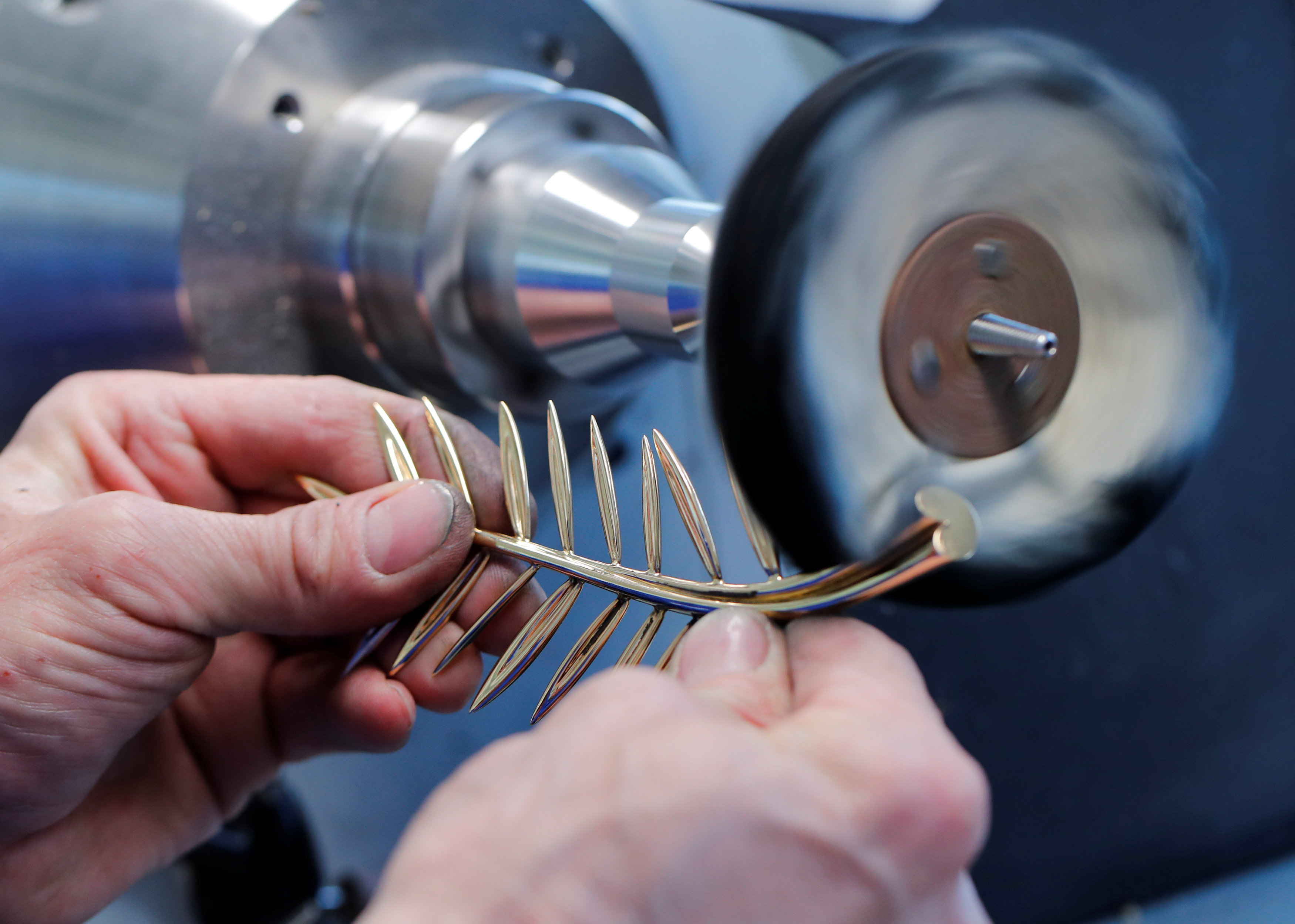 Εντυπωσιακές εικόνες: Πώς κρύσταλλο και χρυσός μετατρέπονται σε… Χρυσούς Φοίνικες-1