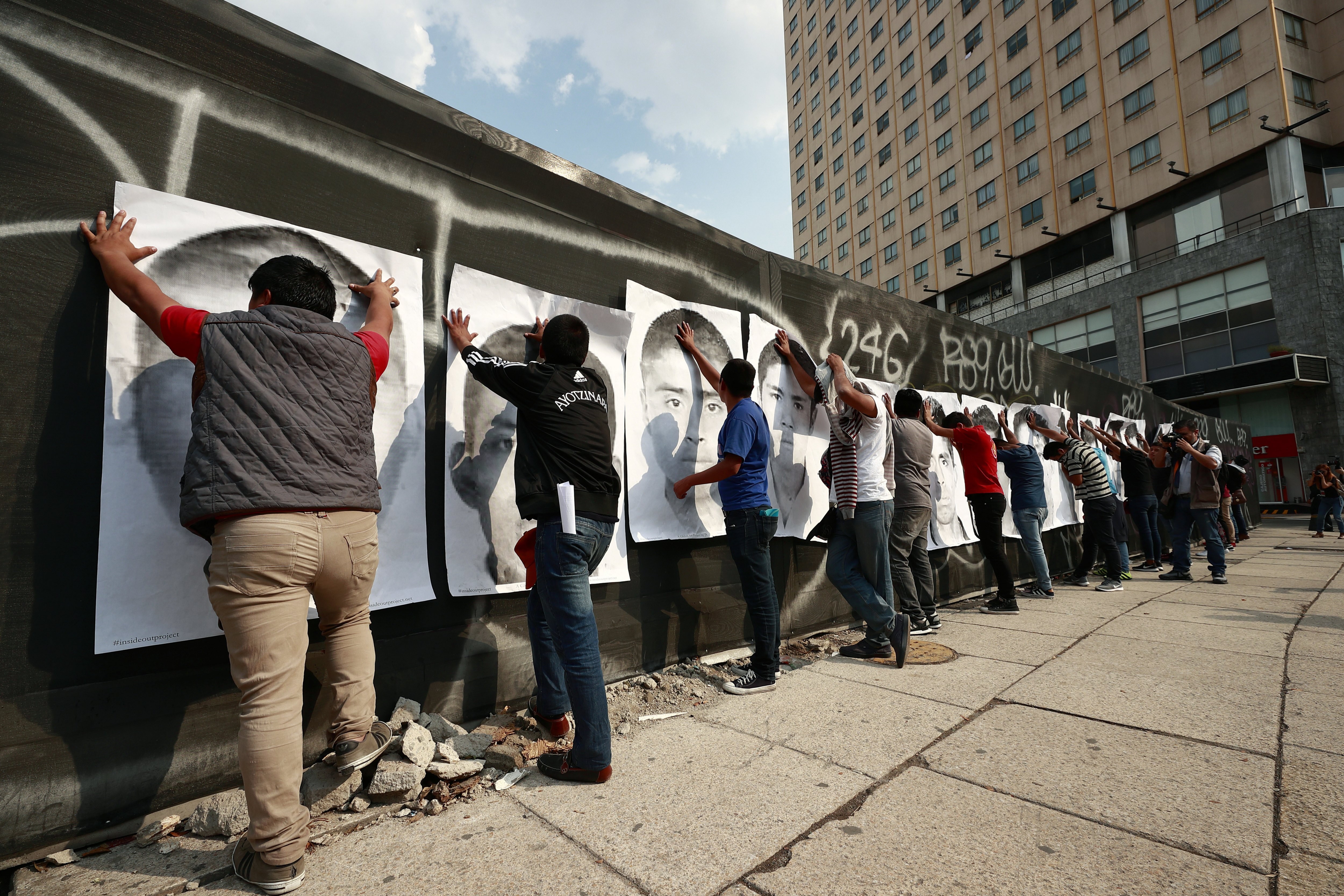 Μεξικό: Χιλιάδες στους δρόμους απαιτούν δικαιοσύνη για τους τρεις δολοφονημένους φοιτητές-4
