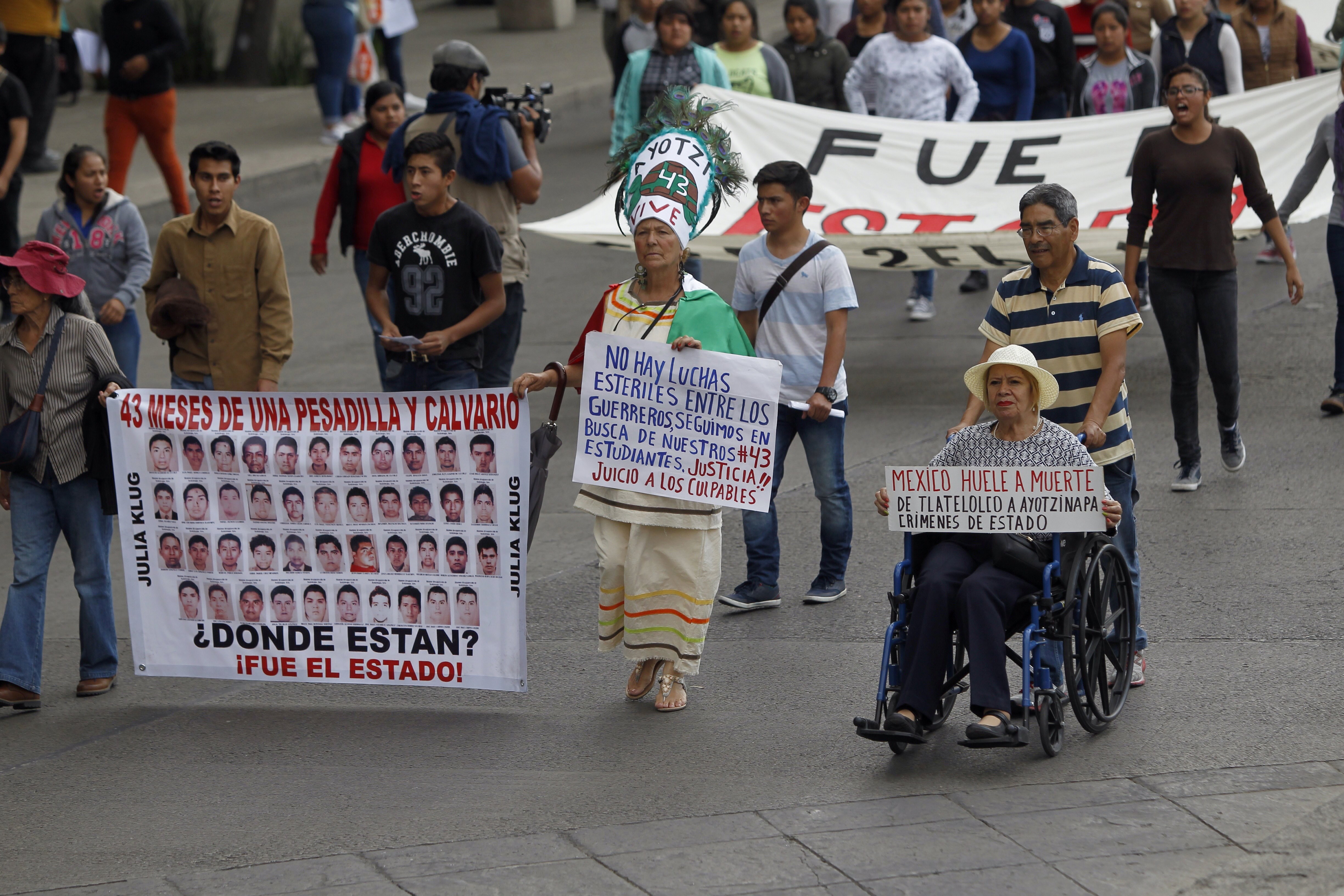 Μεξικό: Χιλιάδες στους δρόμους απαιτούν δικαιοσύνη για τους τρεις δολοφονημένους φοιτητές-3