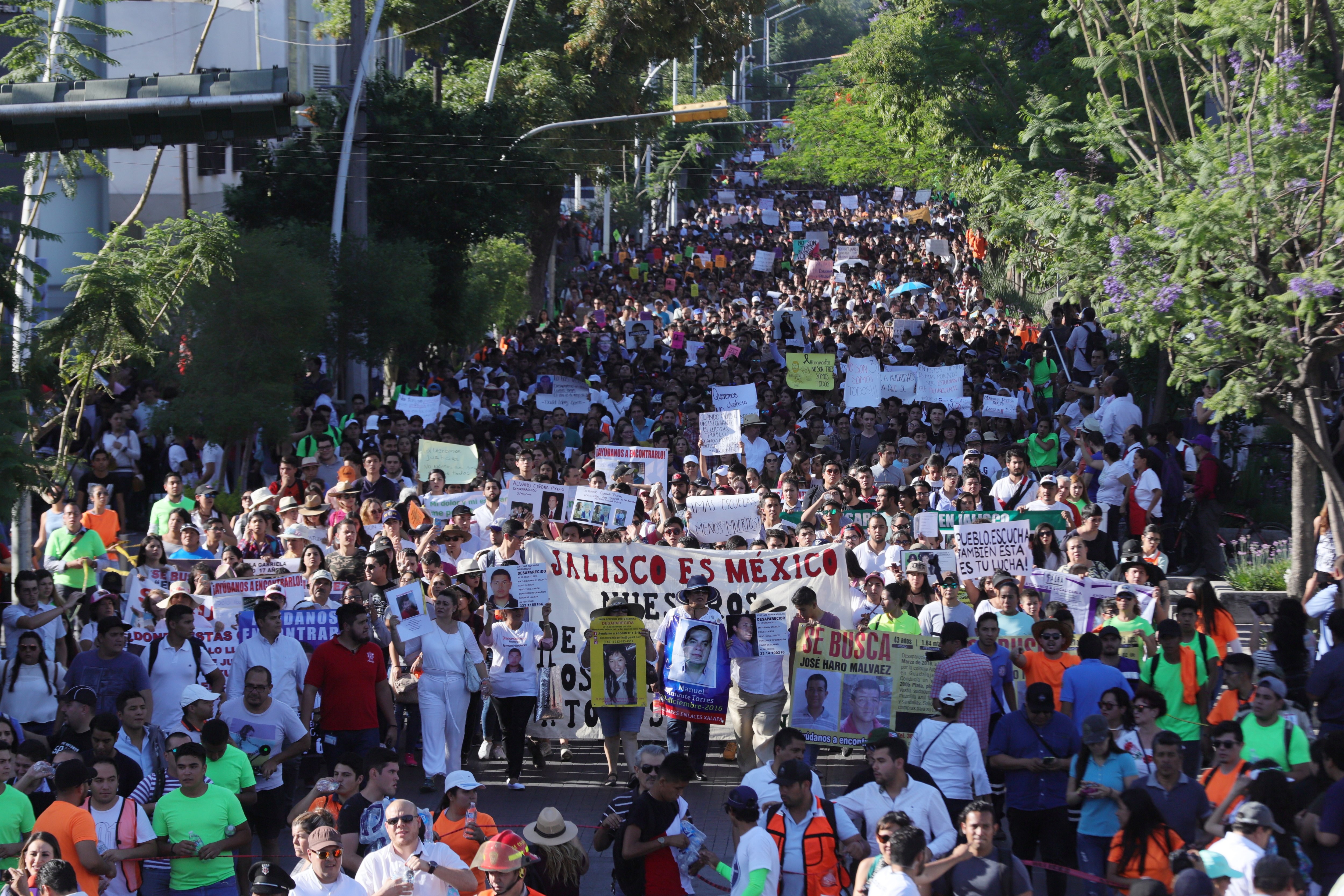 Μεξικό: Χιλιάδες στους δρόμους απαιτούν δικαιοσύνη για τους τρεις δολοφονημένους φοιτητές-1