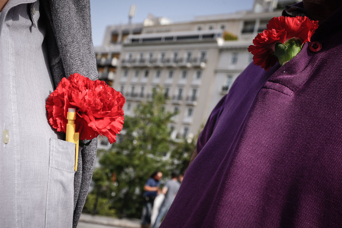 Στεφάνια, γαρύφαλλα και άρματα στις συγκεντρώσεις για την Πρωτομαγιά (φωτογραφίες)-6