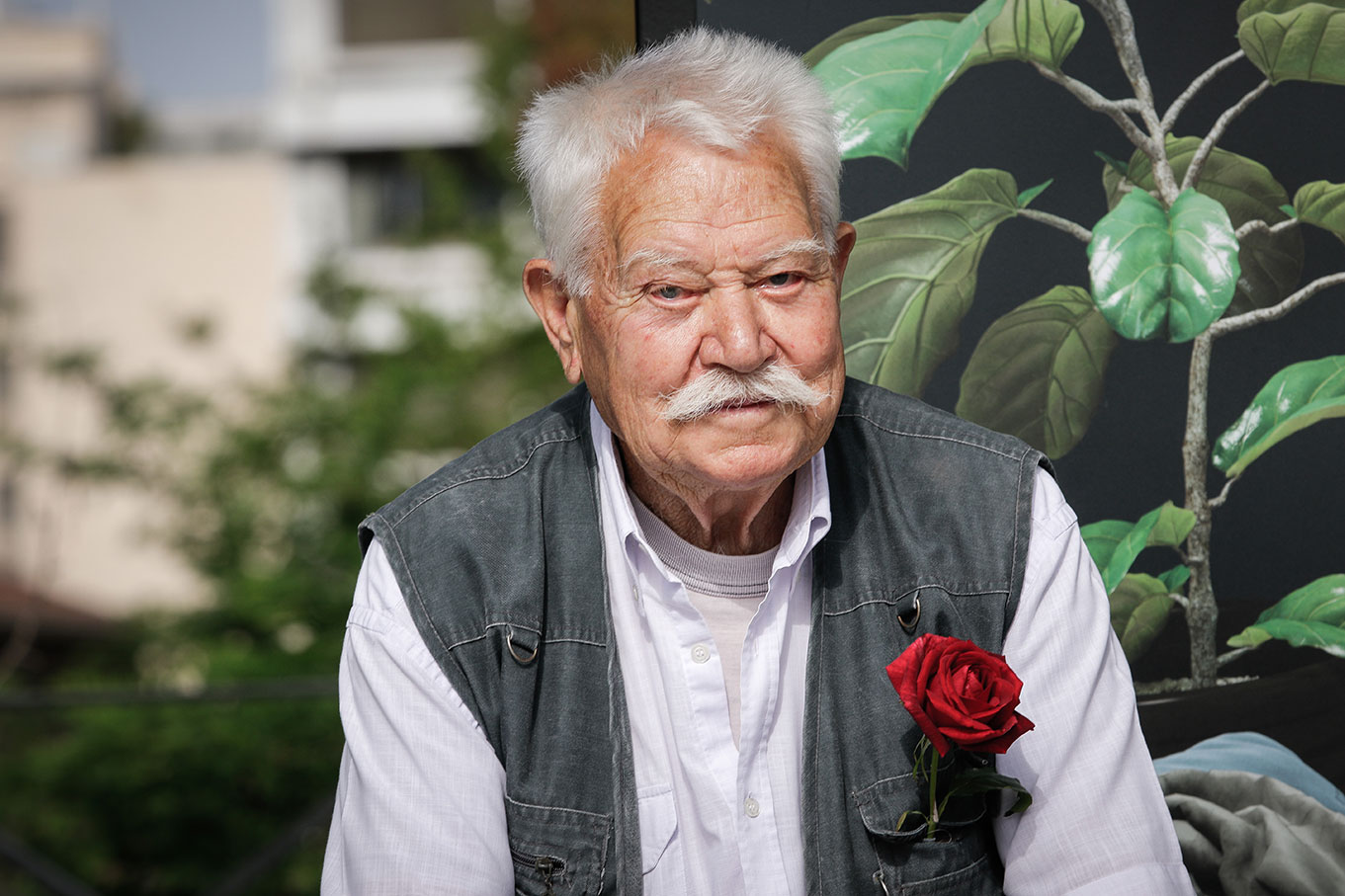 Στεφάνια, γαρύφαλλα και άρματα στις συγκεντρώσεις για την Πρωτομαγιά (φωτογραφίες)-5