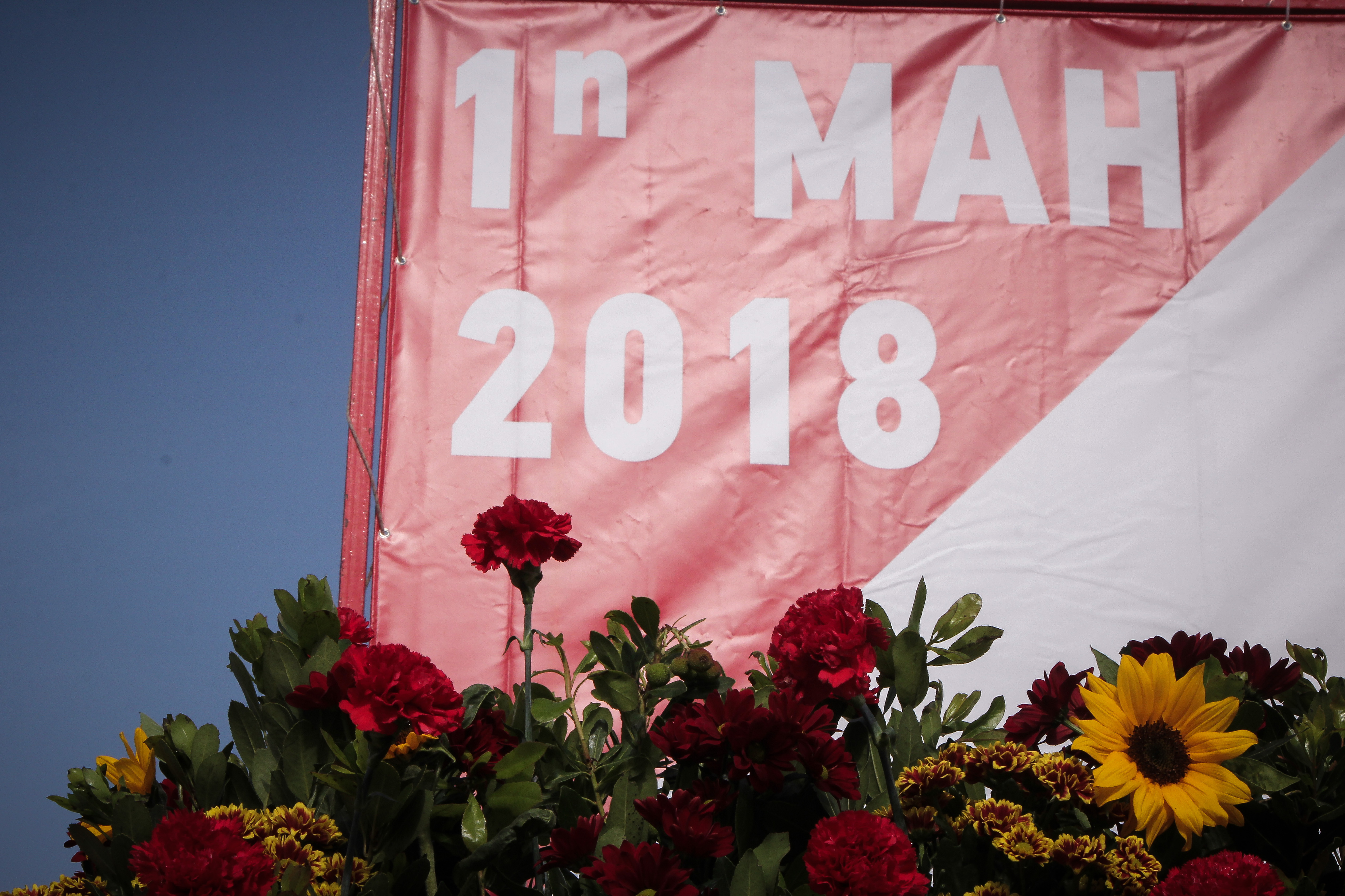 Στεφάνια, γαρύφαλλα και άρματα στις συγκεντρώσεις για την Πρωτομαγιά (φωτογραφίες)-3