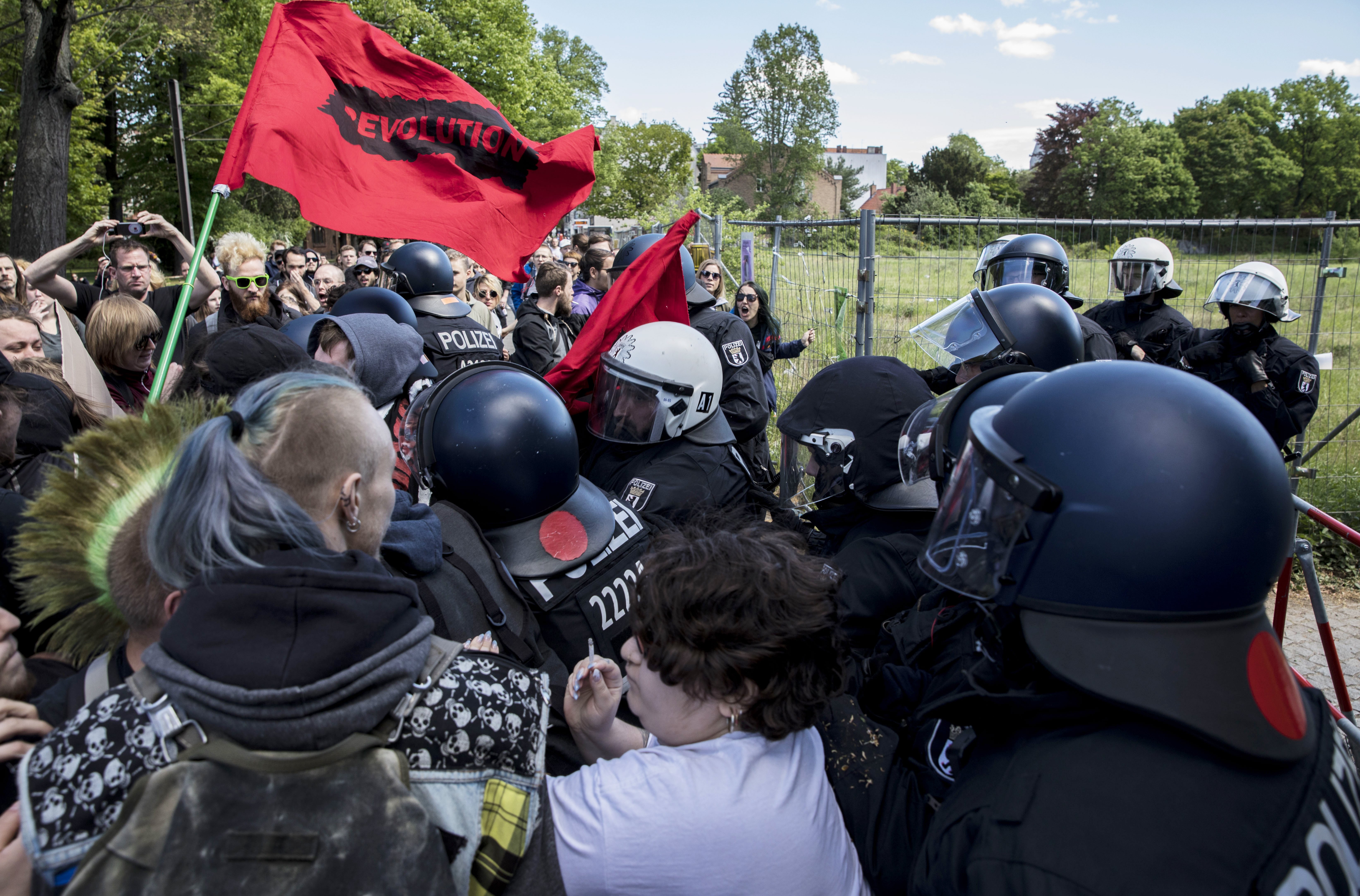 Συγκεντρώσεις σε όλον τον κόσμο για την εργατική Πρωτομαγιά (φωτογραφίες)-5