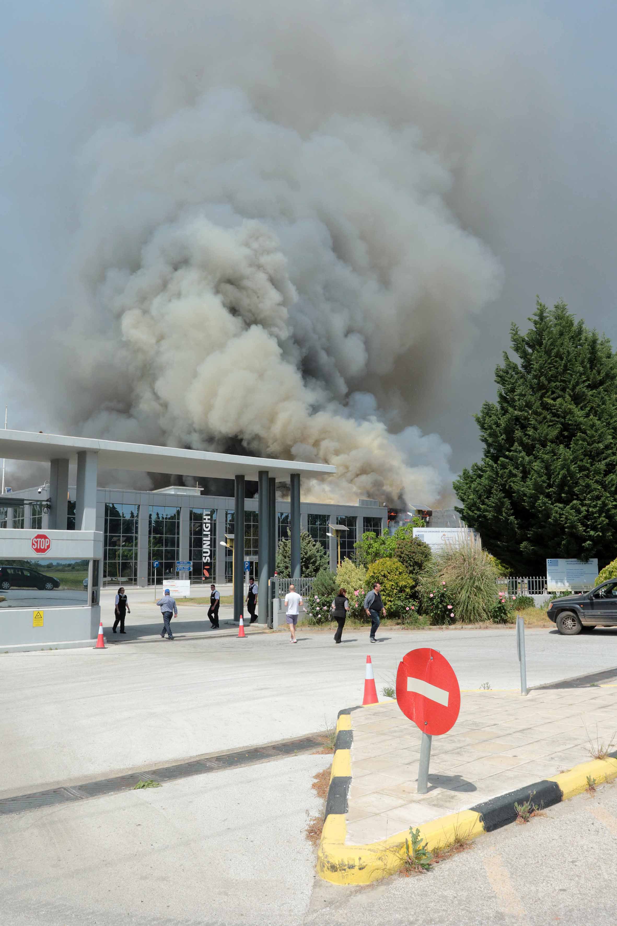 Ξάνθη: Εσβησε η φωτιά στο εργοστάσιο – Προληπτικά μέτρα προστασίας τα επόμενα 24ωρα (φωτογραφίες και βίντεο)-1