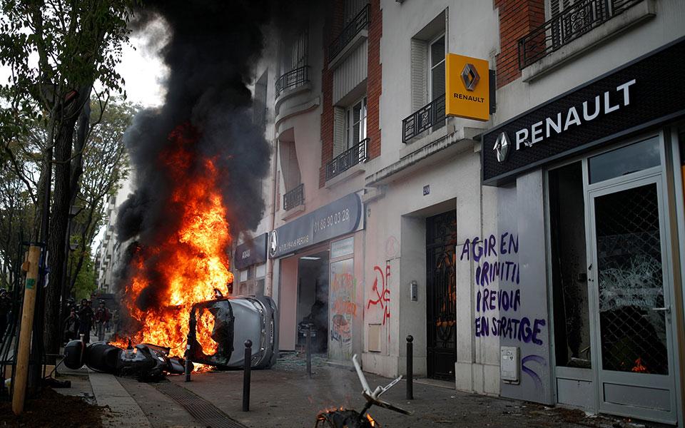 Συγκρούσεις στην πορεία για την Πρωτομαγιά στο Παρίσι – 200 προσαγωγές (φωτογραφίες)-2