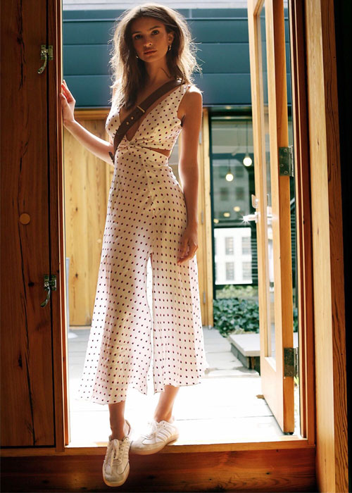 H Emily Ratajkowski φόρεσε το πιο ”διάσημο” κομμάτι αυτού του μήνα!-1