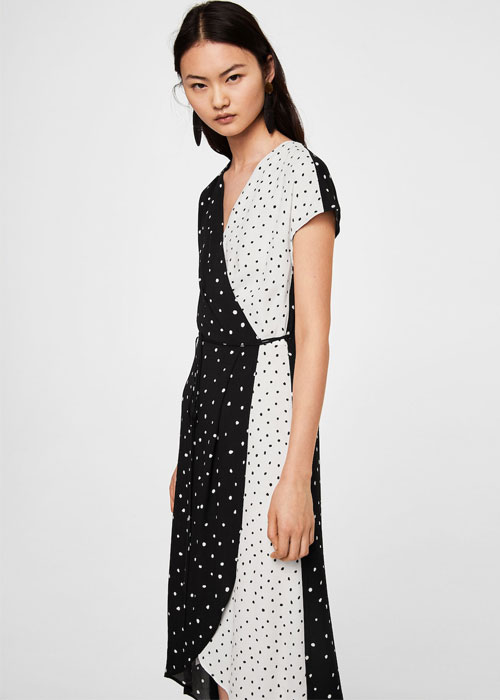 H Emily Ratajkowski φόρεσε το πιο ”διάσημο” κομμάτι αυτού του μήνα!-4